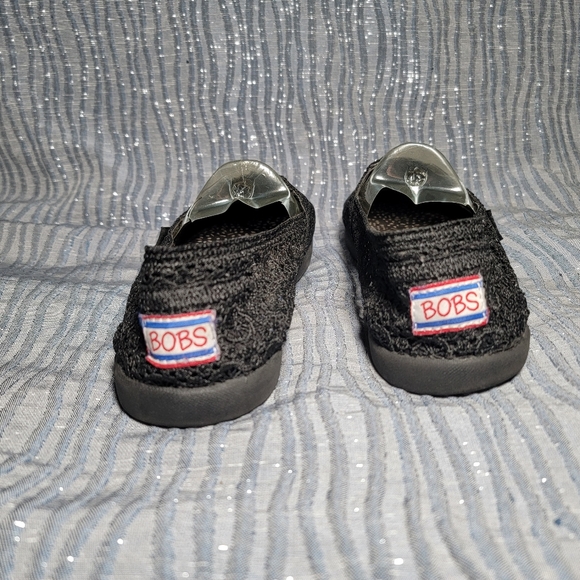 Bobs size 9 lace style embroidery designs and elastic for easy removal and wear. - Picture 8 of 9